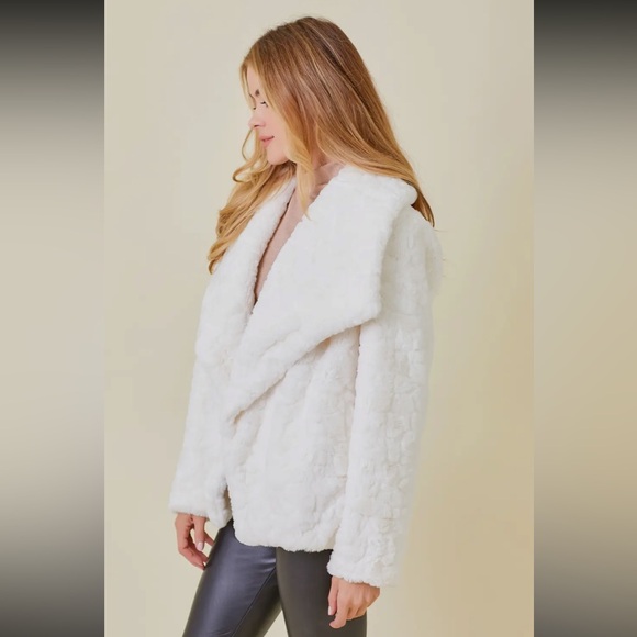 439. Faux Fur Jacket White Wide Lapel Collar With Pockets NEW Item NWT S, M, L - Picture 7 of 9